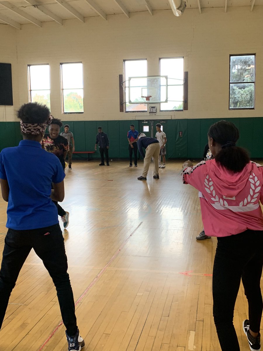 pe_naz's tweet photo. Ninth grade really getting after it, great class all around !!!!!!! https://t.co/75AmiDsBhl