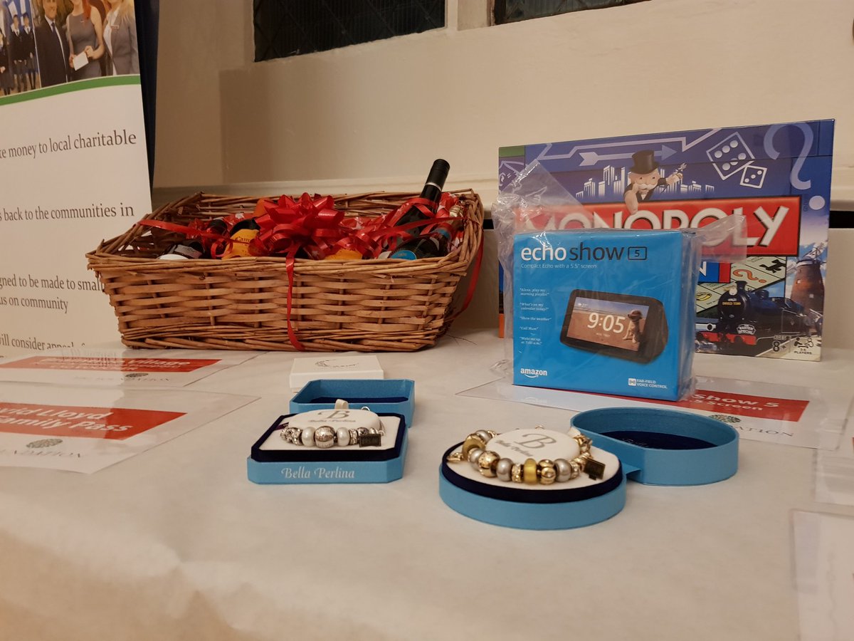 FJGFoundation's tweet photo. Plenty of great prizes up for grabs at our #racenight 🐎🐎🐎 tonight! 🎁 Including a signed @EssexCricket bat! 🏏 https://t.co/bgK5F99rKi