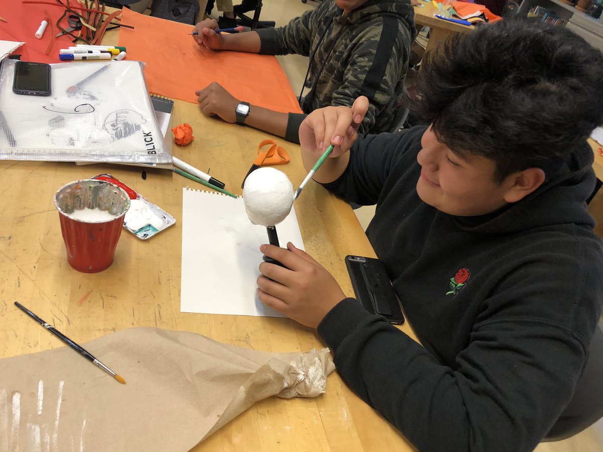 AsmSolorio's tweet photo. Students in the J-Def Project are getting ready for the Day Of The Dead event. @AftrSchoolMttrs @SolorioHS #arts #finearts #culture https://t.co/4BcTNIEXMz