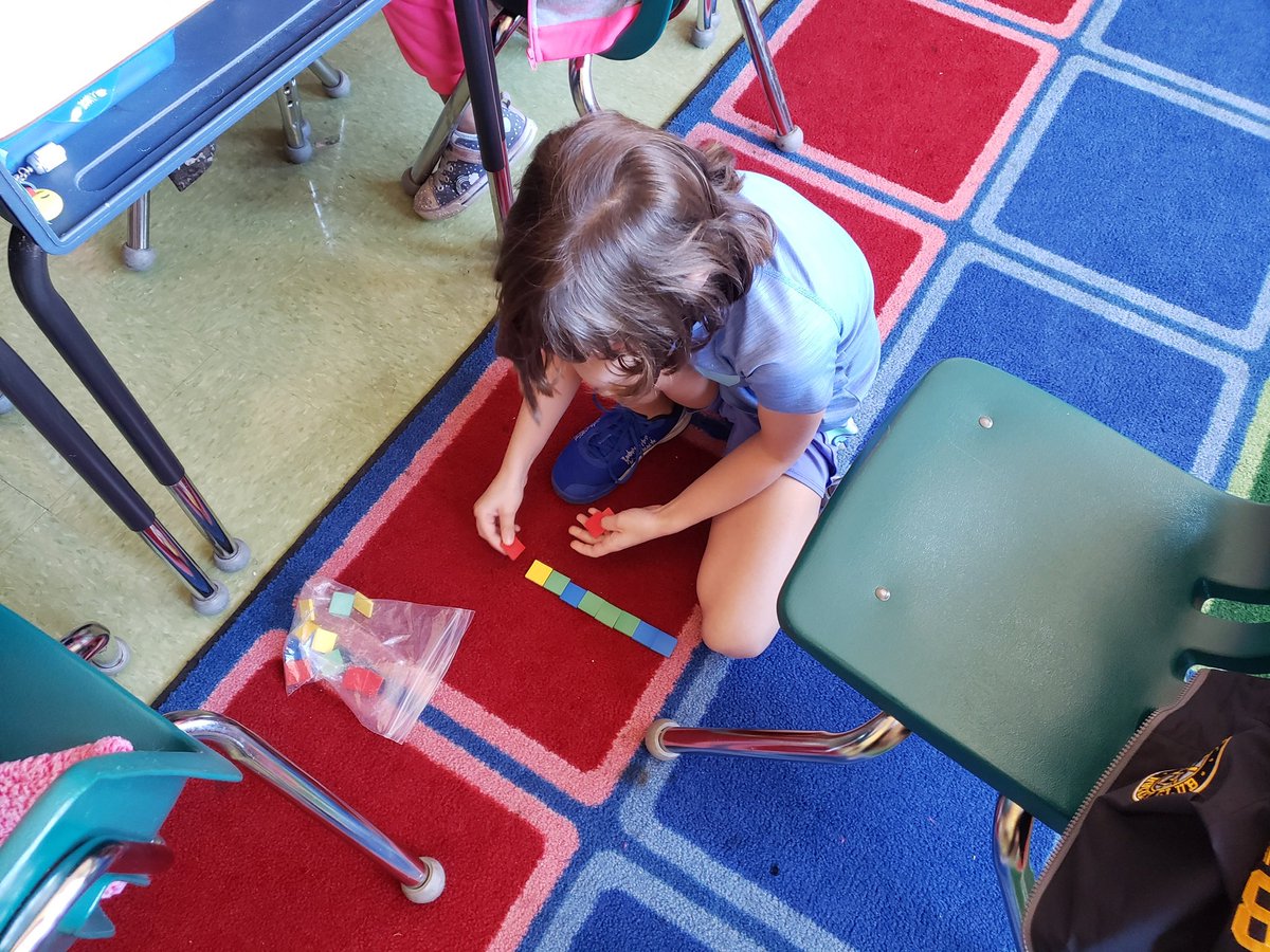 LothianAACPS's tweet image. 2nd graders measure objects around the classroom using non standard units of measurement! #AACPSAwesome @AACPS_PK5Math #makingmathreal