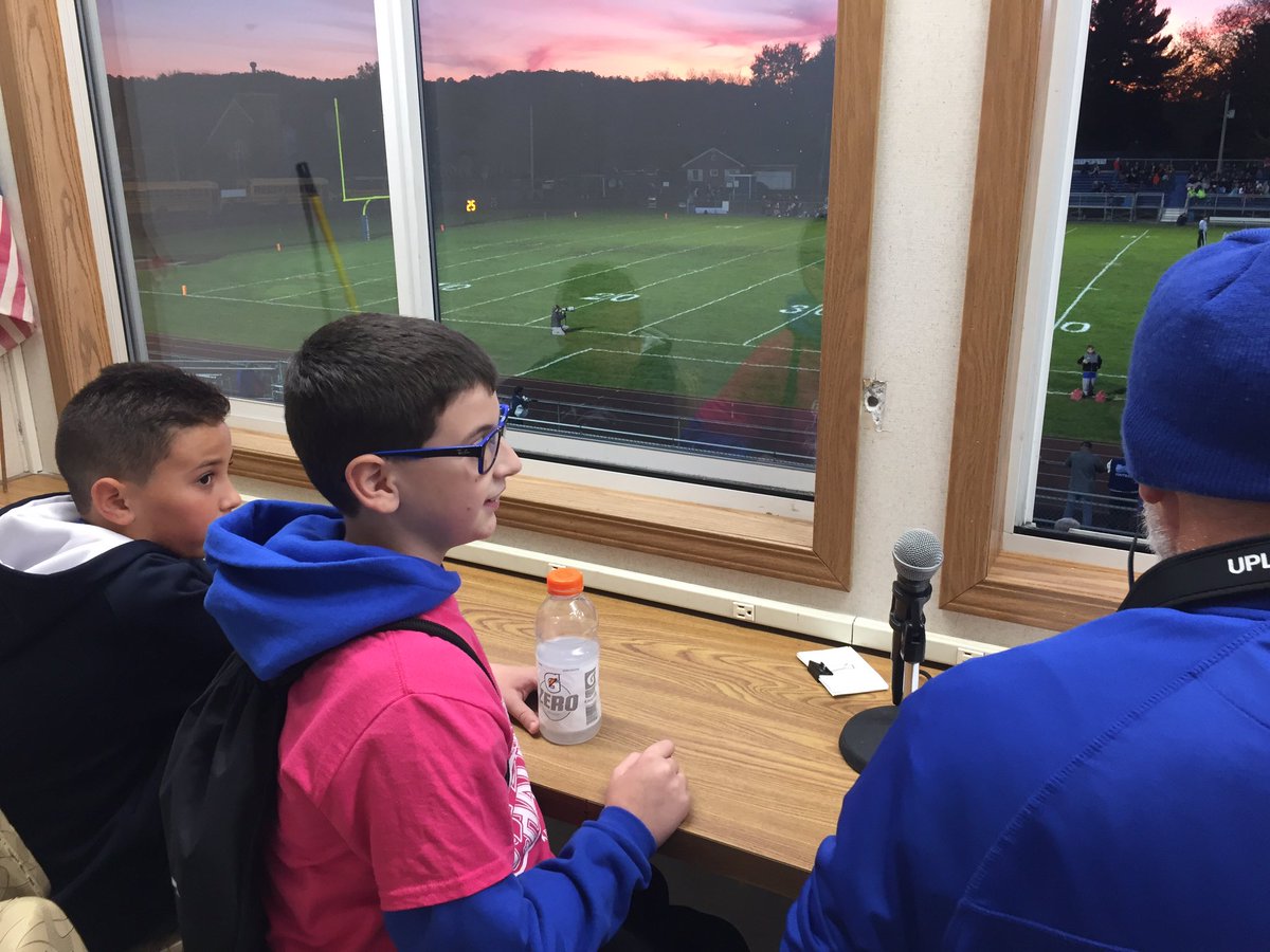 MsLoriOtt's tweet photo. Memorable Moments with Perry & Hartman students announcing with their principal Mr. Keally at Ellwood Cityโs high school football game! ๐๐พ๐๐๐๐ผ๐(Positive Action Attendance Award Winners๐) #ec_hartman #ec_perry #PositiveAction #AttendanceMatters https://t.co/mYrrs2ft3V