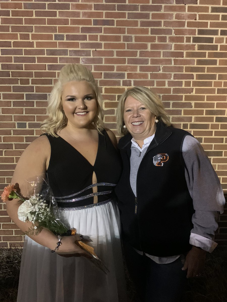 FcclaPowell's tweet photo. Thanks for representing @FcclaPowell for Homecoming! Such a Beautiful young lady inside and out! https://t.co/ybRYF5OG96