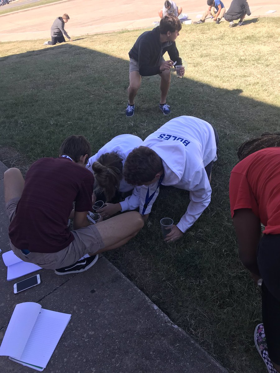 ReismanSarah's tweet photo. Students learning outside of the classroom for an Evolution activity in Coach Hill’s Biology class! Love to see the excitement and engagement at @CHSBraveNation! https://t.co/7cle6zeuI7