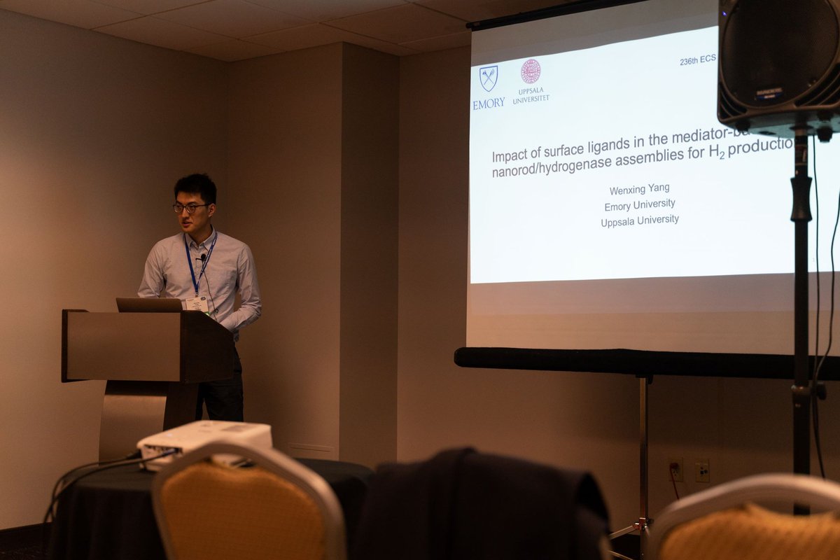 LateNightLasers's tweet photo. We had such a great time at the ECS conference this week sharing our research and hearing several interesting talks! #electrochemicalsociety
#ECS2019 #icecream https://t.co/G3RLfYoNyf