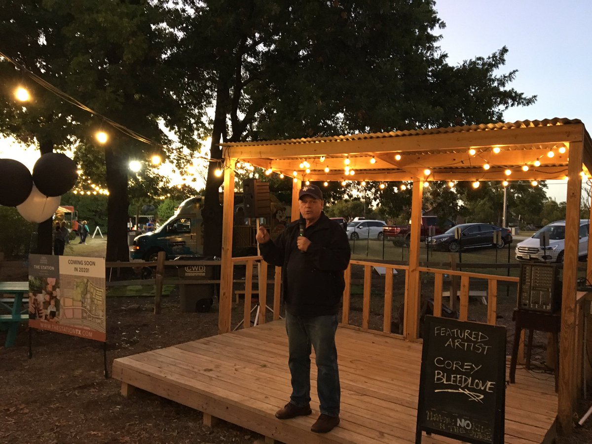 Mayor Mike Felix came out to Backyard on 5th this evening to help the EDC Celebrate 25 Years of Economic Development in Sachse! #SachseTX
