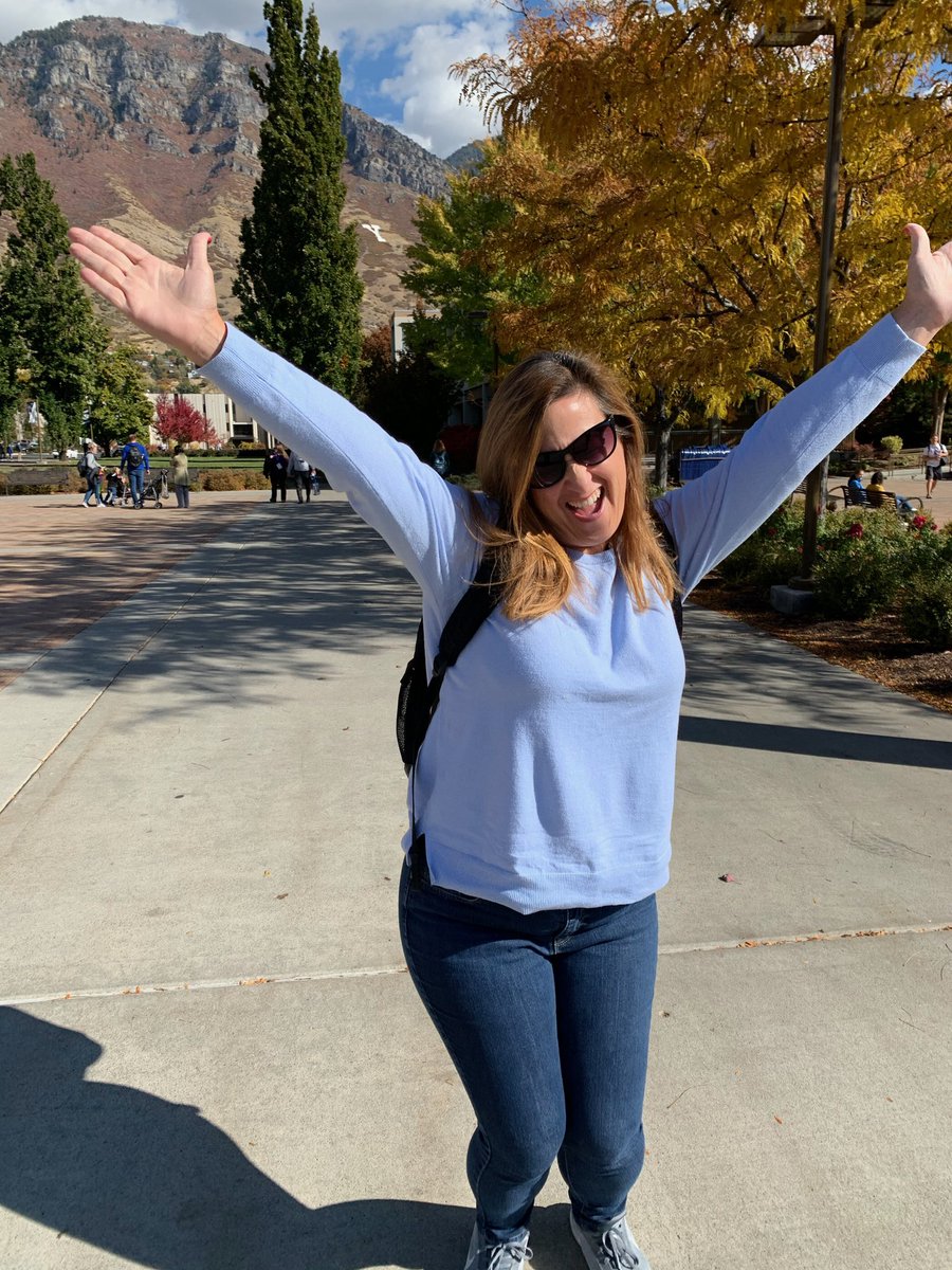 MilaLanguage's tweet image. Estoy muy feliz que mi madre me visita por el fin de semana! Tengo una madre muy genial! @algogenial #somosgemelas #byu #lafiestadeexalumnos