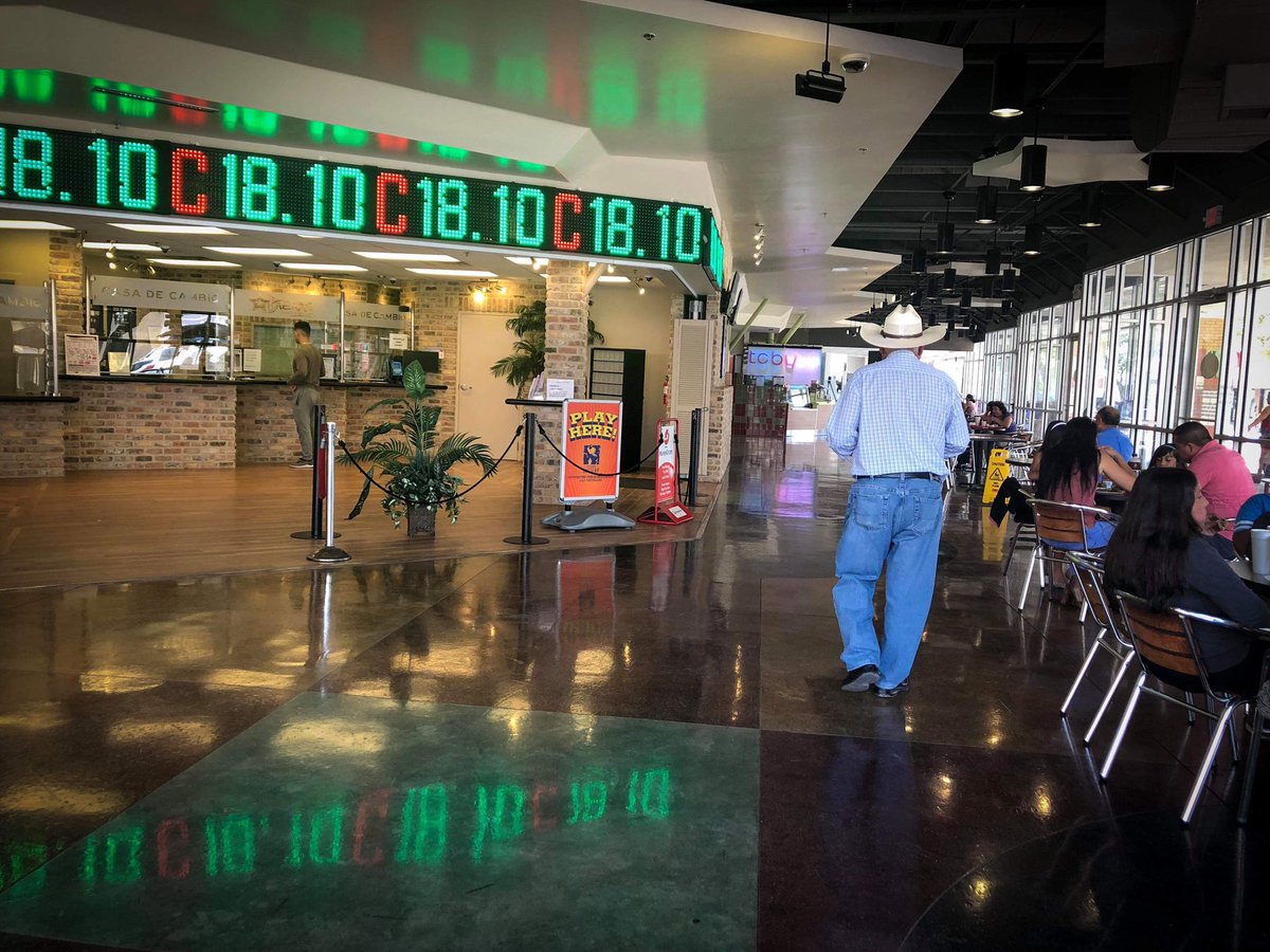 MetroMcAllen's tweet photo. DYK that the McAllen Parking Garage is just 1 block away from McAllen Central Station which has approx 3.2 million visitors per year.

If you need space for your new / existing business call (956)681-3525 or email robert.deleon@mcallen.net. Spaces range from 297 to 1169  sq. ft. https://t.co/UHLzOWUC6J