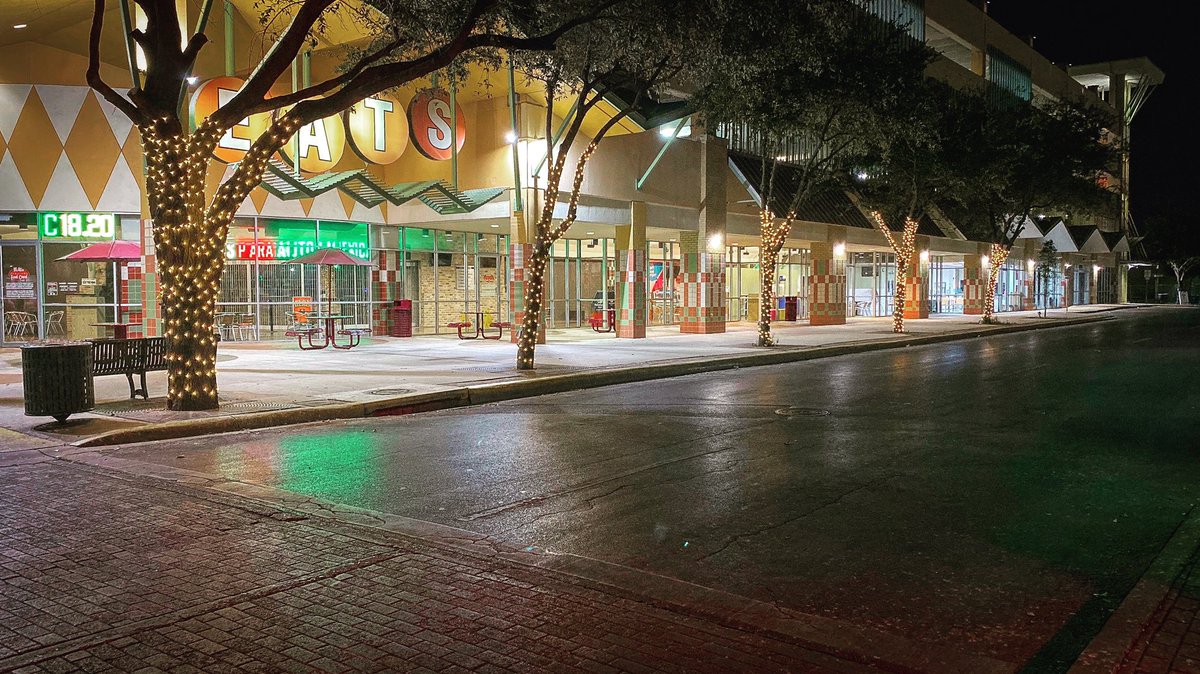 MetroMcAllen's tweet photo. DYK that the McAllen Parking Garage is just 1 block away from McAllen Central Station which has approx 3.2 million visitors per year.

If you need space for your new / existing business call (956)681-3525 or email robert.deleon@mcallen.net. Spaces range from 297 to 1169  sq. ft. https://t.co/UHLzOWUC6J