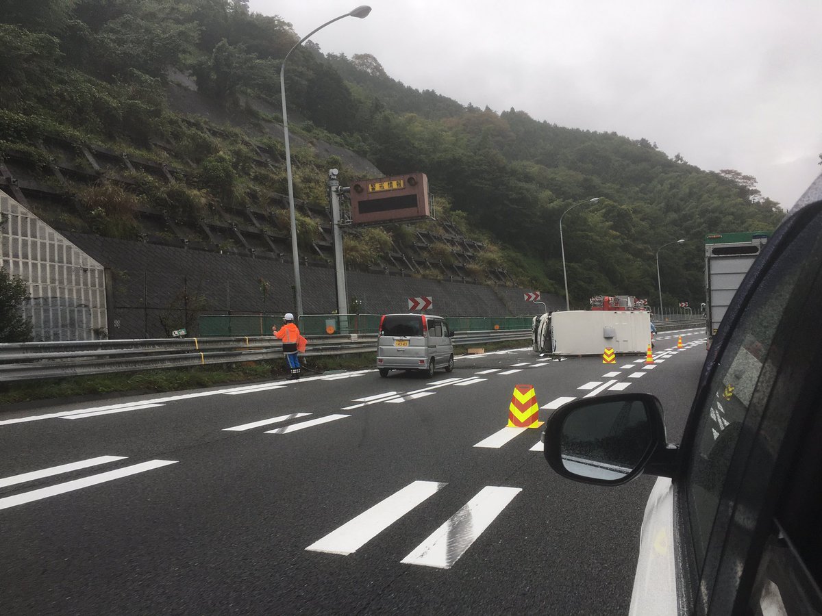 Tak C 東名高速上り 大井松田ic手前5キロ辺り 事故渋滞っす 東名高速 事故 東名