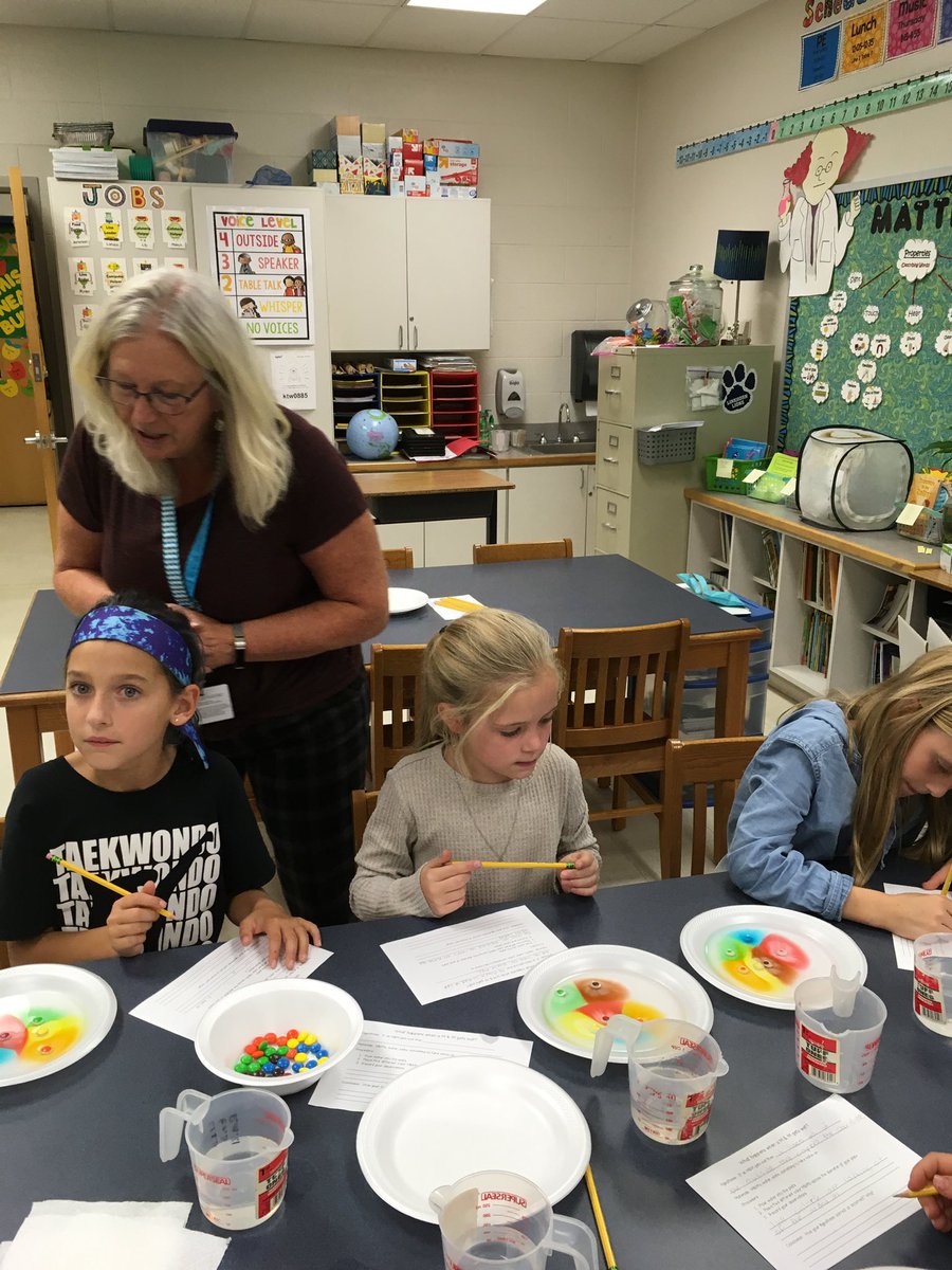 paulamott13's tweet photo. #STREAM Night @LinkhornParkES was a success! Students had a great time completing an activity that went along with the text read by an awesome teacher! @KScarbs  @VBEstill @vbschools #vbits https://t.co/2L9rc1tbpi