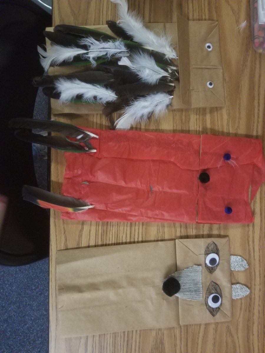 adkins_teach's tweet photo. Today during guided reading, my groups got creative! This week we read nonfiction books about animals. Group 1 made informational accordion booklets, Group 2 made animal puppets & each member of Group 3 made 2 pgs of an animal dictionary! #Adkins2ndgrade #SESBees https://t.co/lCTc8ZzuLA