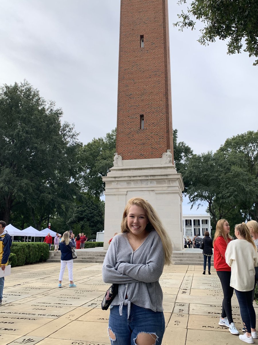 txbamagrl17's tweet photo. Official campus visit was a success. Tomorrow is SEC tailgating and Bama under the lights. #titletown #rammerjammer #TNhateweek https://t.co/jSBx48ptG0