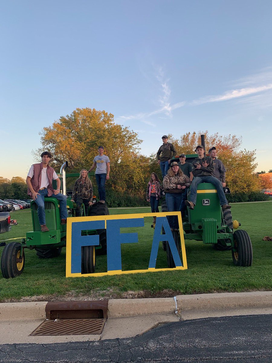 dunlapffa's tweet photo. FFA night vs. canton!! got some good lookin tractors and a whole lotta hick 😎👨🏼‍🌾👩🏼‍🌾🤠 https://t.co/FHCFYab0PB