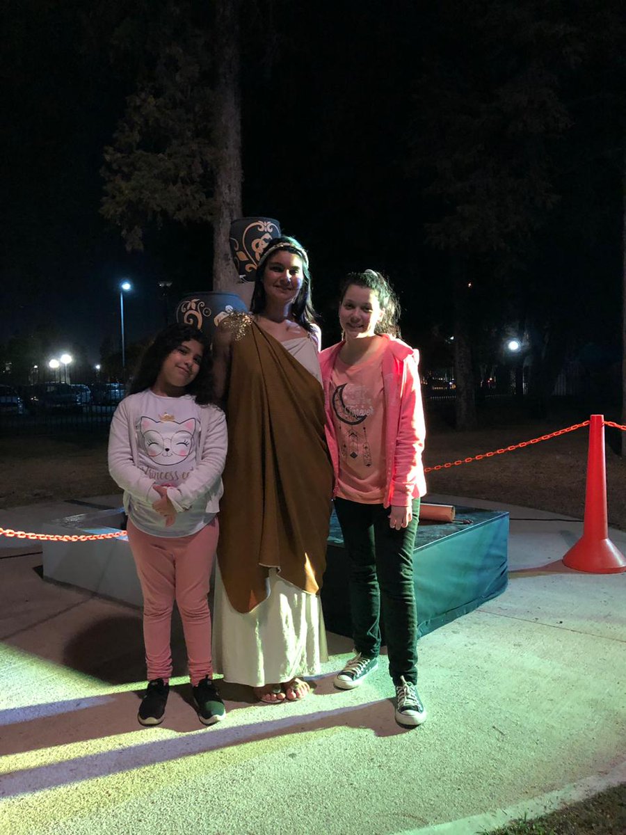 PCieloTierra's tweet photo. CIENTÍFICAS HACIENDO HISTORIA ✨
Estamos viviendo otra edición de la #NocheDeLosMuseos.
¡Acércate a la Plaza! Te esperamos 💕
#NocheMuseosCba #CulturaCba #MuseosCba #MuseosUNC https://t.co/DFaXrtdzFw
