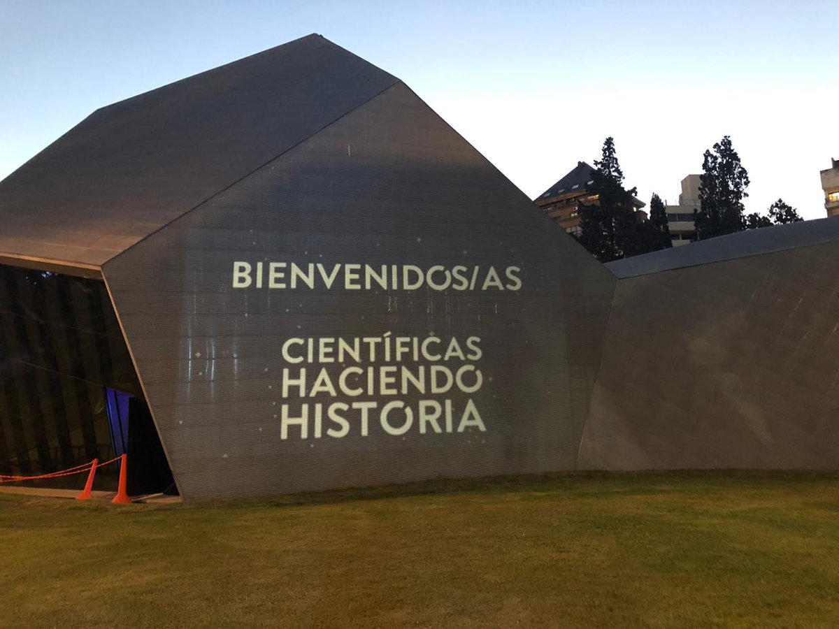 PCieloTierra's tweet photo. CIENTÍFICAS HACIENDO HISTORIA ✨
Estamos viviendo otra edición de la #NocheDeLosMuseos.
¡Acércate a la Plaza! Te esperamos 💕
#NocheMuseosCba #CulturaCba #MuseosCba #MuseosUNC https://t.co/DFaXrtdzFw