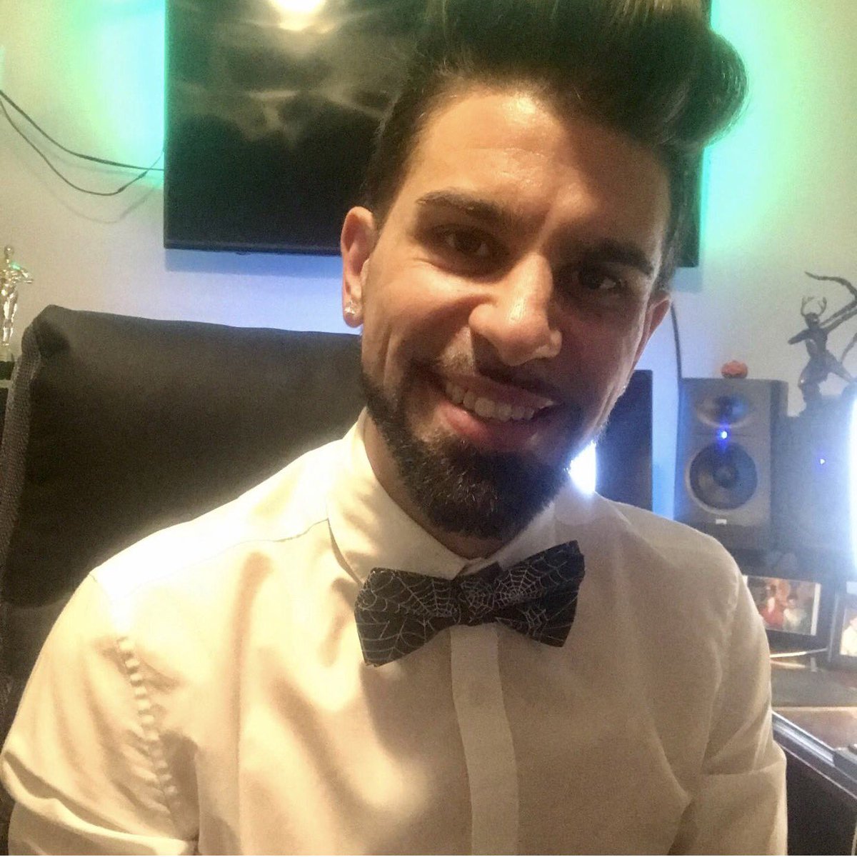 ChasePallante's tweet photo. #TGIF ? Still working in the office. #RNF @RNFEntertainmnt #RFEntertainment https://t.co/5QPdv4Ode5