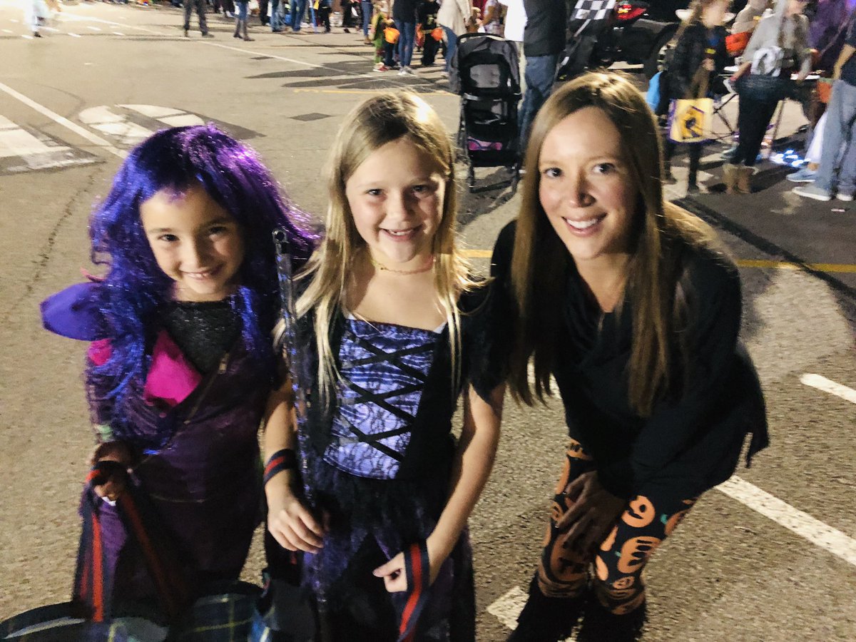 KellyAnneBello's tweet photo. Trunk or Treat 2019 was a blast! #meccmoments @MasonSchools https://t.co/JDO8WjPyWo