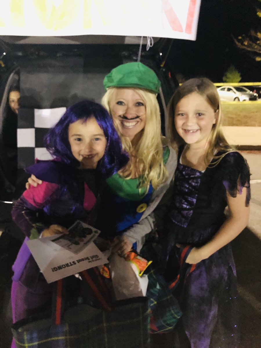 KellyAnneBello's tweet photo. Trunk or Treat 2019 was a blast! #meccmoments @MasonSchools https://t.co/JDO8WjPyWo