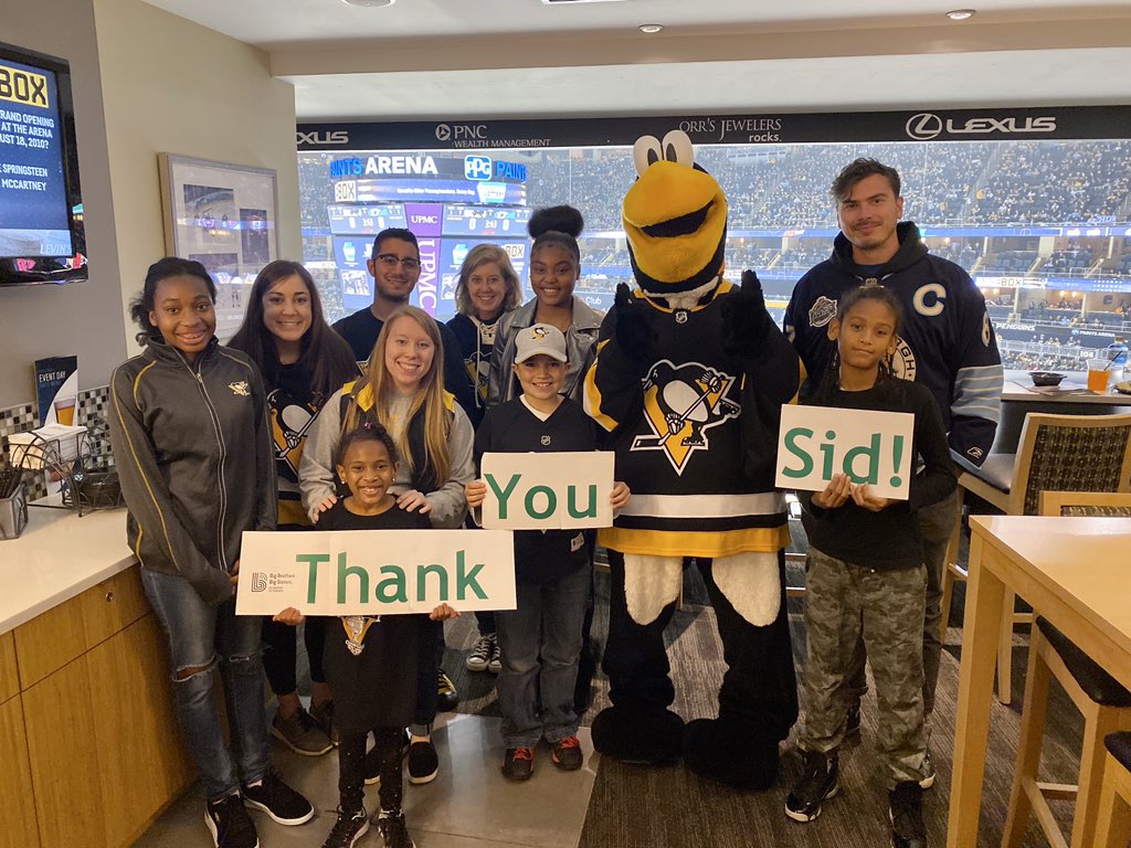 BBBSPgh's tweet photo. 🐧🏒🥅 Not an average Friday night, but a @penguins Friday night!
Thanks to the @pensfoundation and #SidneyCrosby for the ‘suite‘ #matchactivity!
#LetsGoPens #PensGiveMore #LGP https://t.co/ZhHdTGnhPS