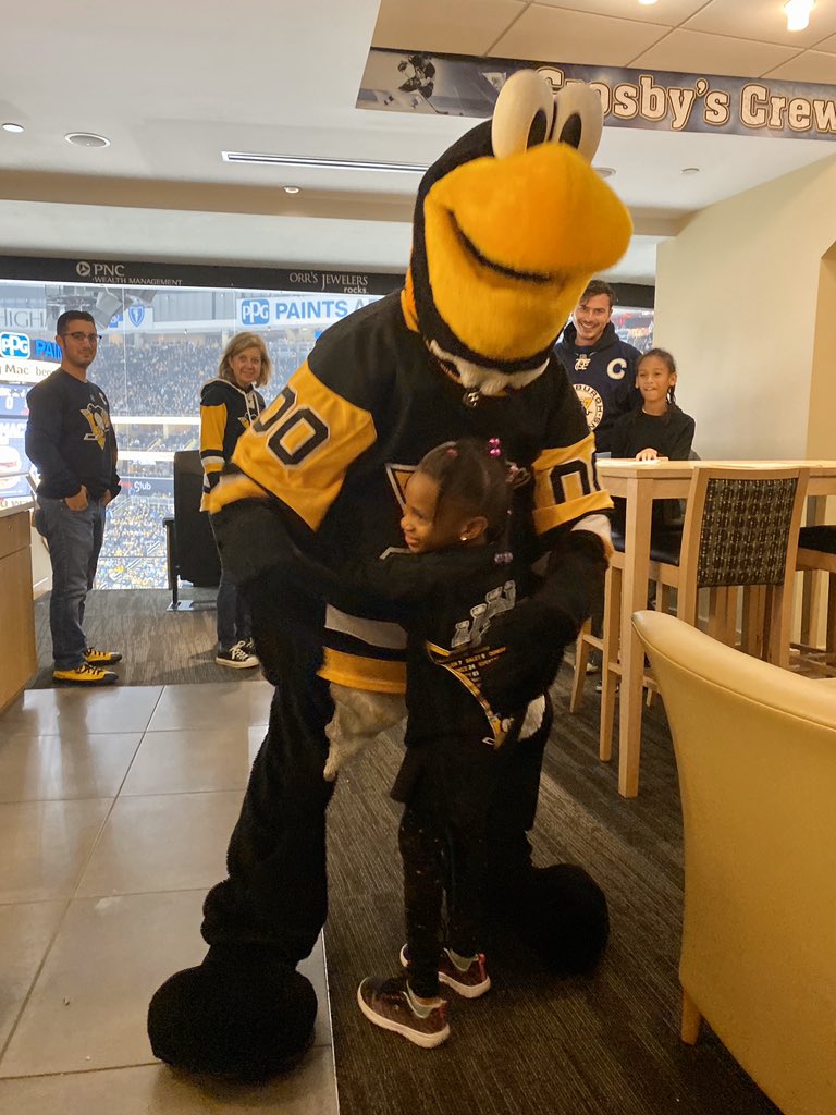 BBBSPgh's tweet photo. 🐧🏒🥅 Not an average Friday night, but a @penguins Friday night!
Thanks to the @pensfoundation and #SidneyCrosby for the ‘suite‘ #matchactivity!
#LetsGoPens #PensGiveMore #LGP https://t.co/ZhHdTGnhPS