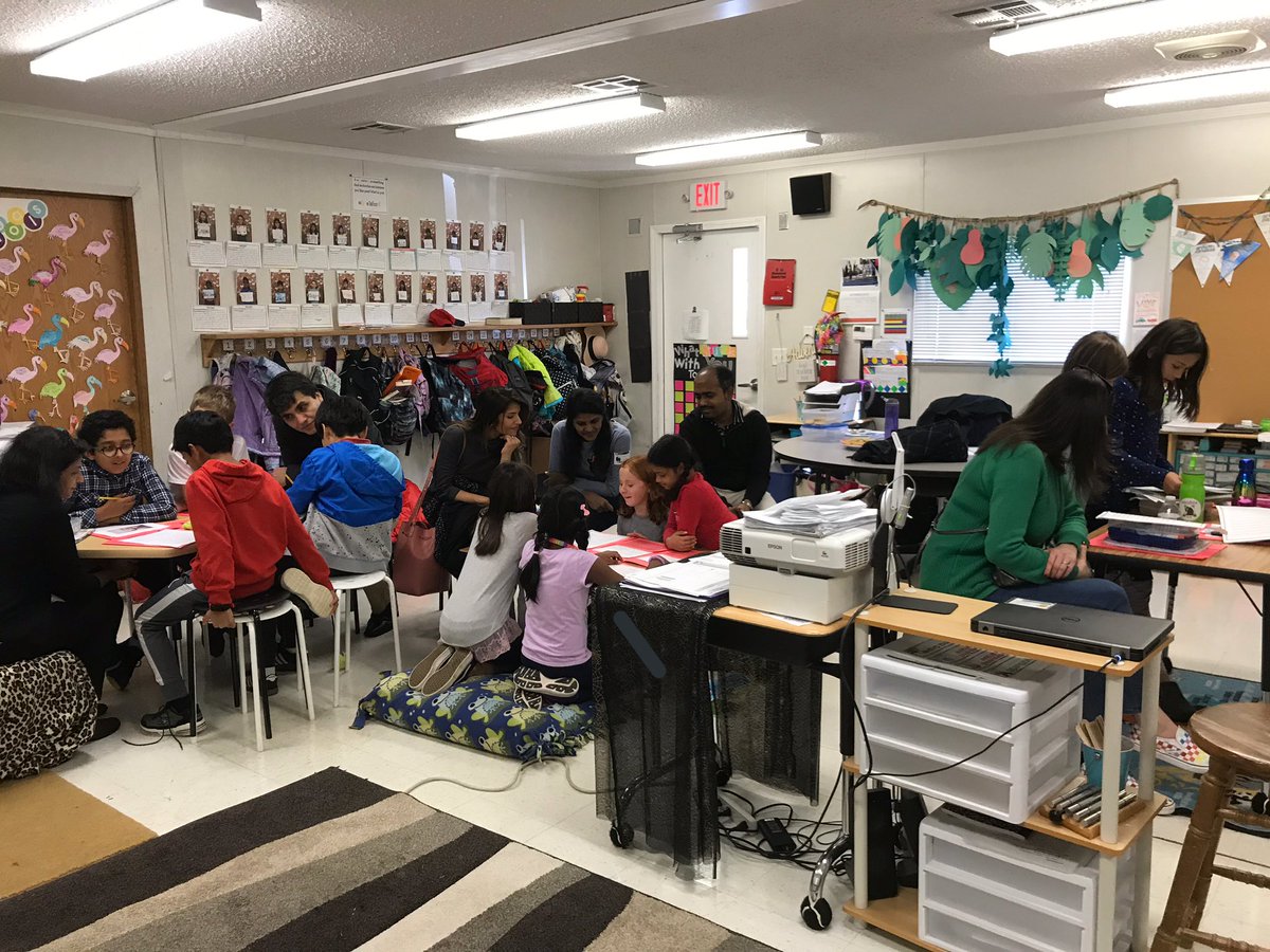 Marissa_Troiano's tweet image. First Writer’s Celebration was a huge success! Great parent turnout, shared our Personal Essays, gave positive “Glow” feedback, and ended with some delicious Pumpkin Spice cookies! 📝🍪 #fcpsaap @fcpsaap