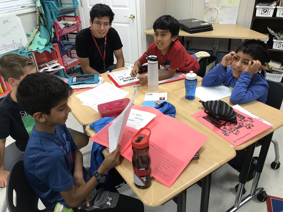 Marissa_Troiano's tweet image. First Writer’s Celebration was a huge success! Great parent turnout, shared our Personal Essays, gave positive “Glow” feedback, and ended with some delicious Pumpkin Spice cookies! 📝🍪 #fcpsaap @fcpsaap