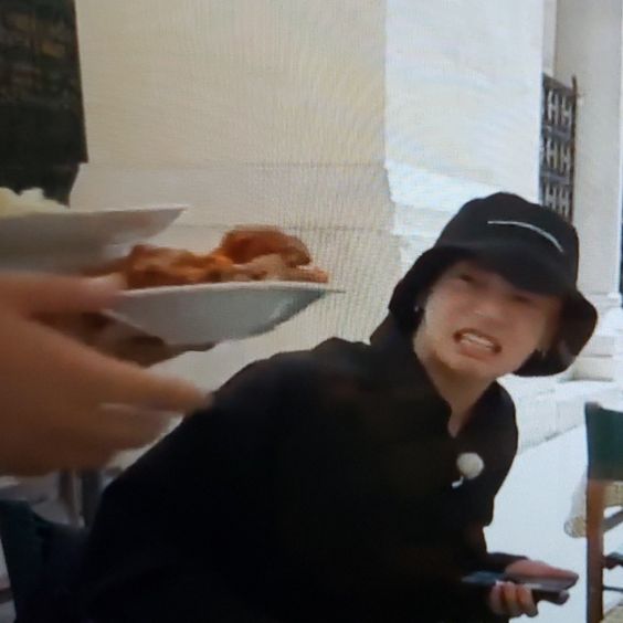 punchofthorns's tweet image. 