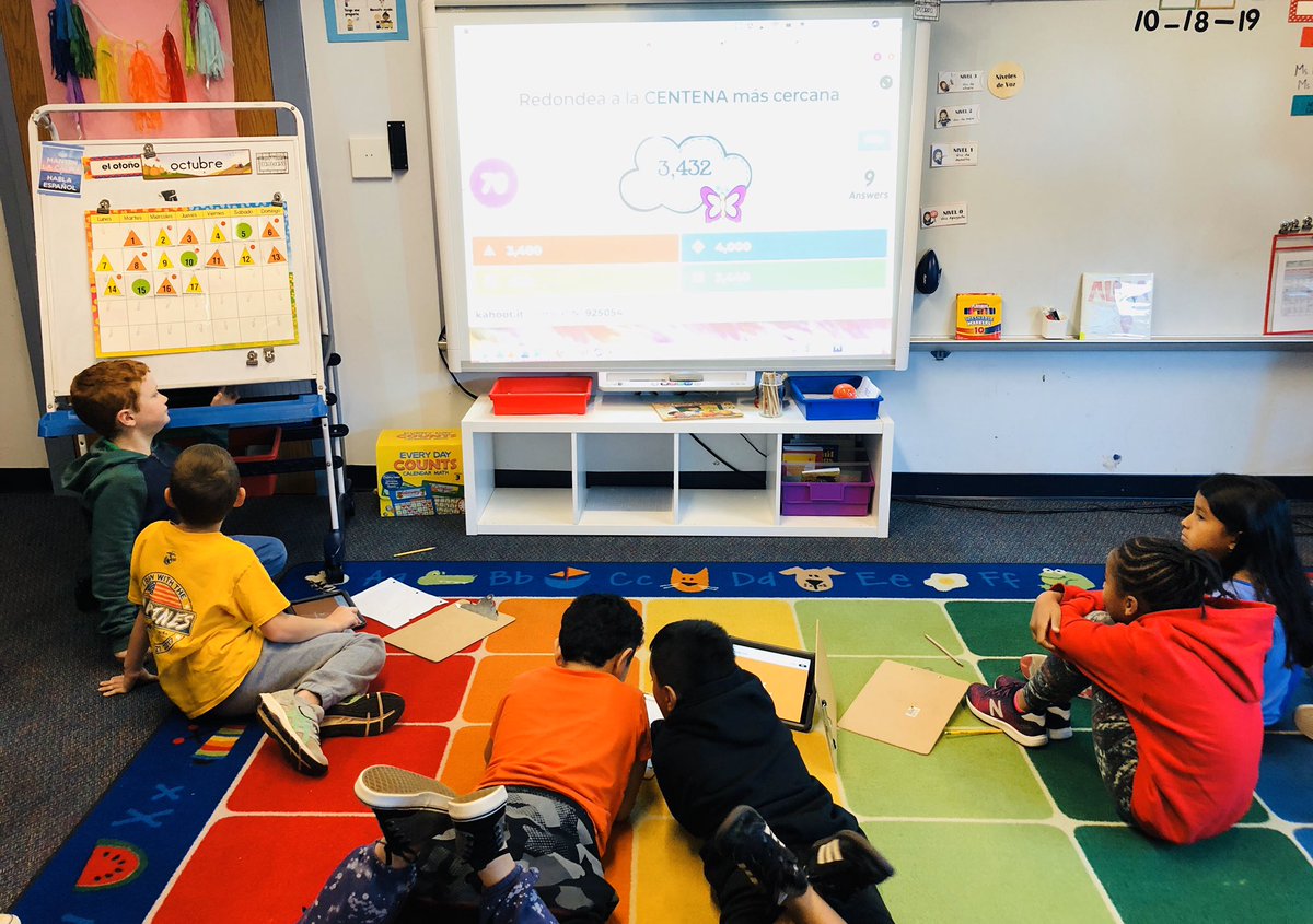 dianasilva_7's tweet photo. Hoy jugamos en Kahoot para repasar las destrezas de la primera unidad de matemáticas. 🤗🧮 #FelizViernes  @CIS_APS https://t.co/xvUlHWWtRp
