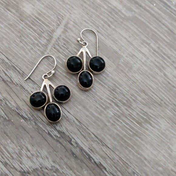 So good I had to share! Check out all the items I'm loving on <a href="/Poshmarkapp/">Poshmark</a> #poshmark #fashion #style #shopmycloset #debbiemorgan #fergalicious: posh.mk/BBxp6xk5L0