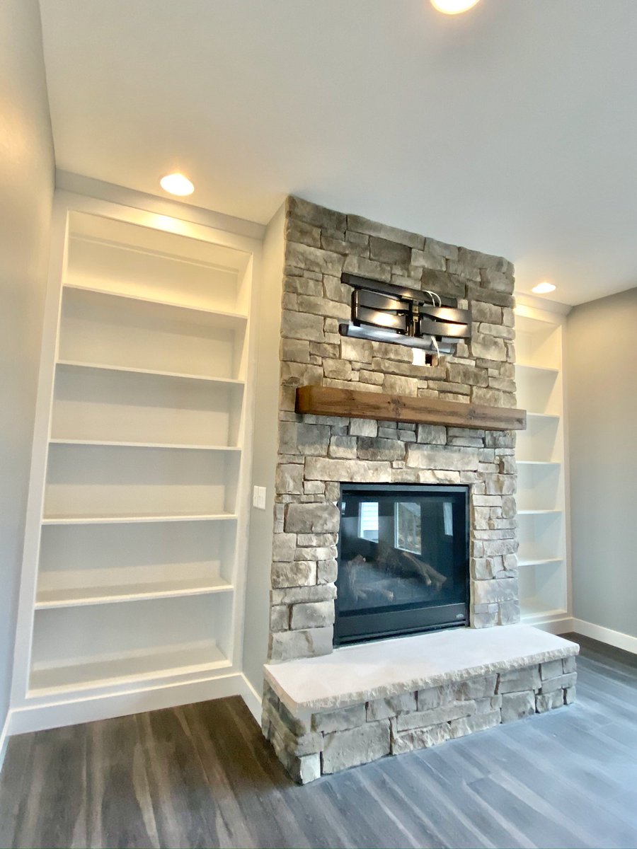 JohnMichaelHom1's tweet photo. Just finished this #customhome in Jefferson which features a classic black and white #farmhouse exterior. The interior carries in some farmhouse touches along with beautiful custom #bookshelves throughout the house. A book lover's dream! #johnmichaelhomes https://t.co/irJwFegDqj
