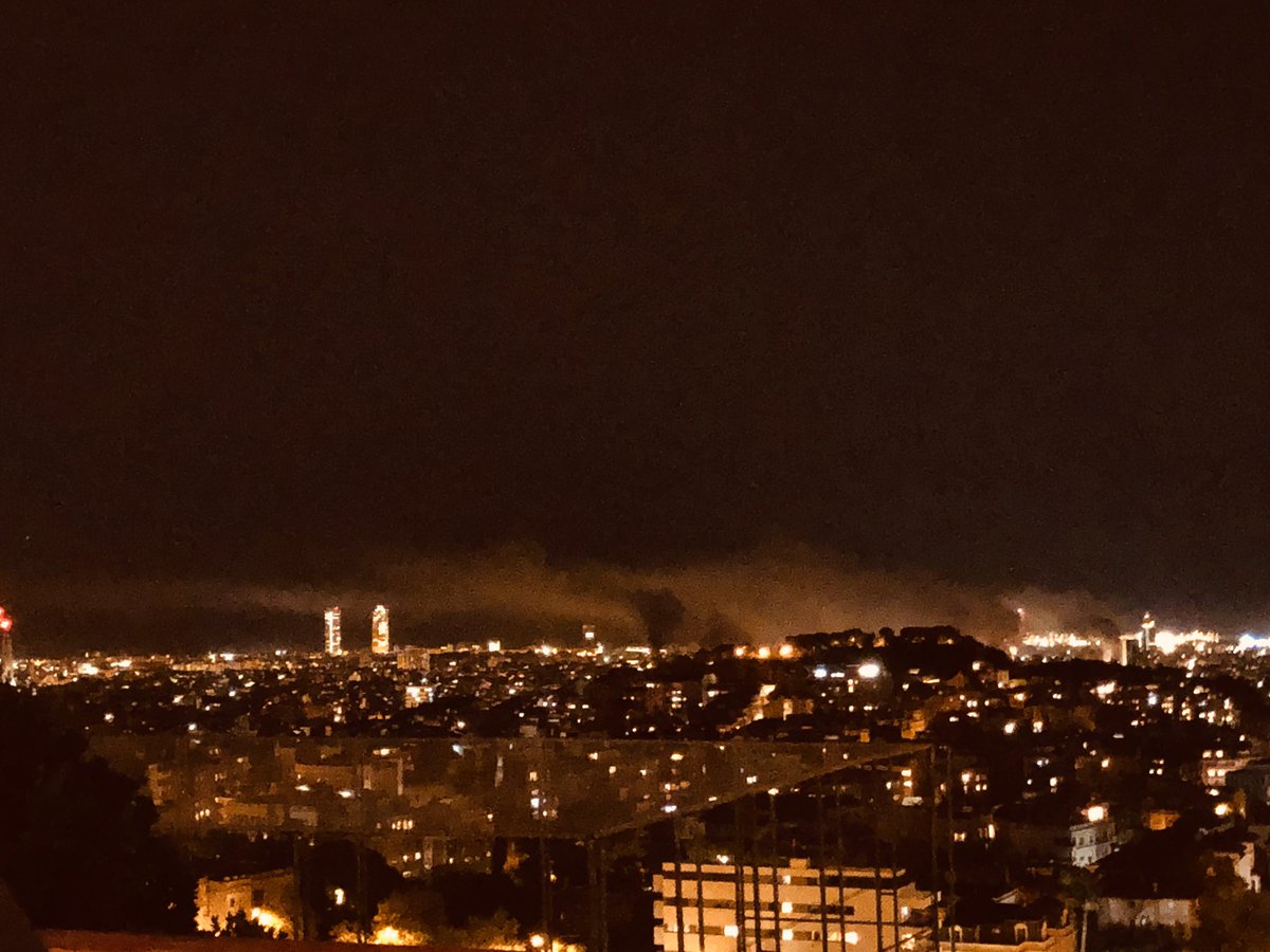 i_goldmann's tweet photo. #Barcelona in on #fire in many parts of the city #Catalunya #indipendence #dialog is missing https://t.co/pwaVChqOsq