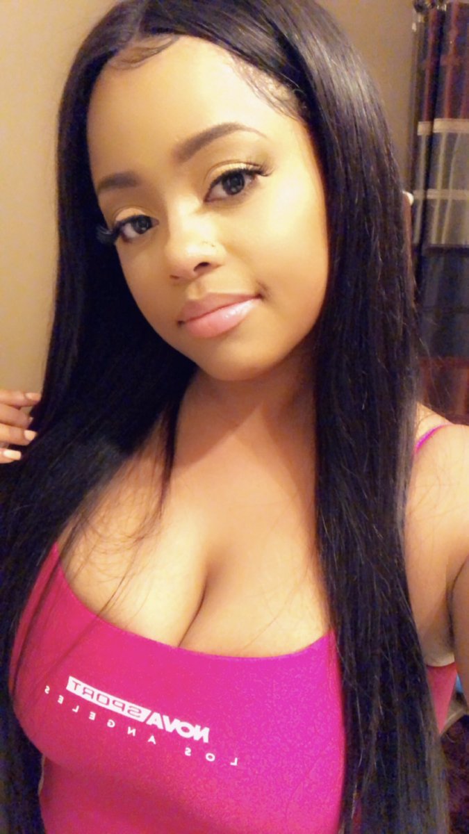 ExtremeBeauty's tweet photo. Ian fighting with these bitches I’m too pretty, bitch you mad cause your baby daddy sucking on my titties 😂 https://t.co/ghPHLav77o