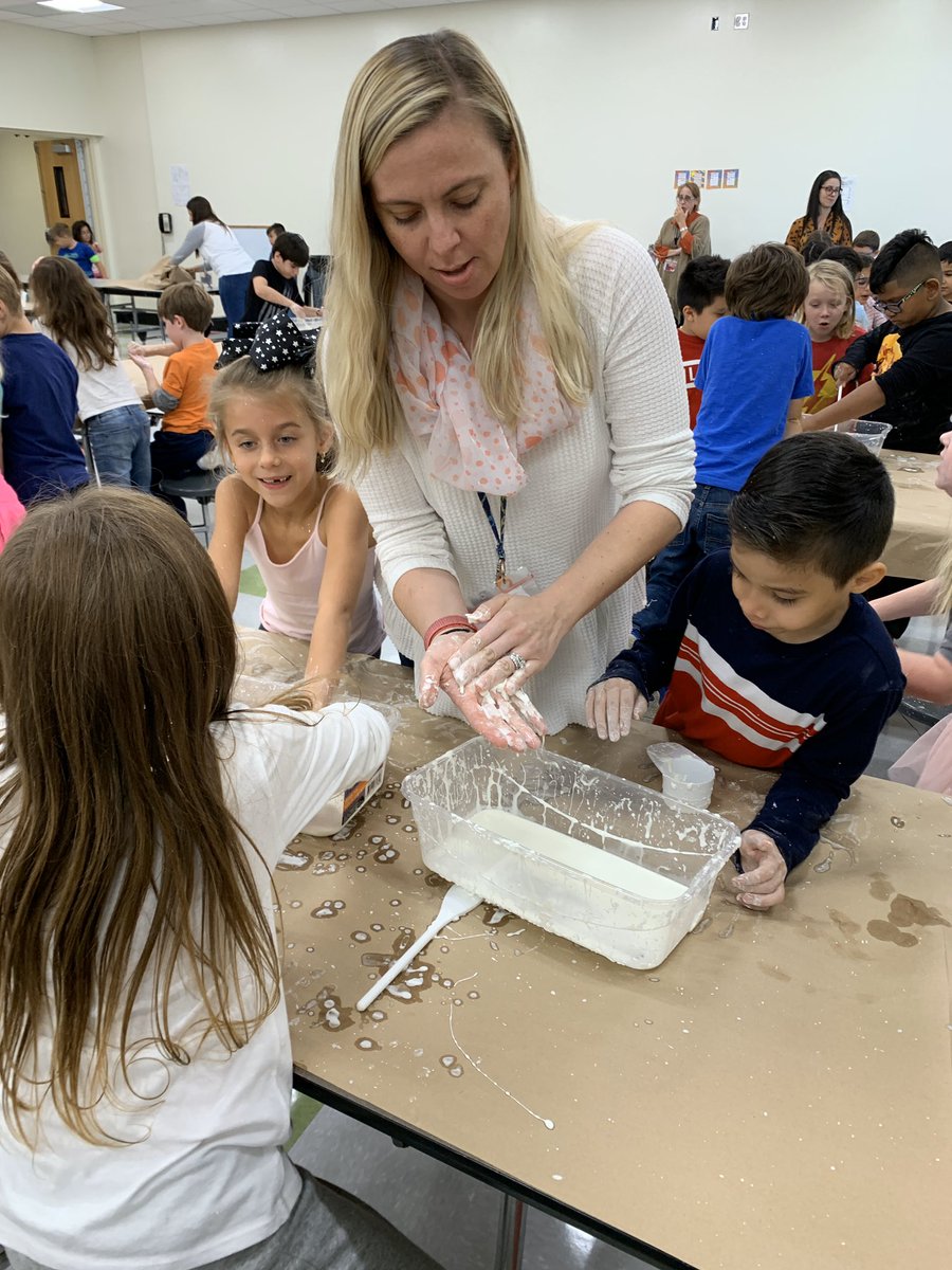 misscastello1's tweet image. And we ended the day with a 2nd grade oobleck experiment to close out unit 1! Thank you @MeadowScience ! #integratedcurriculum #mineolaproud
