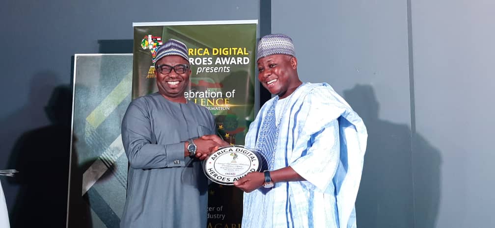 NITDANigeria's tweet image. DG of #NITDA,  @k_inuwa,  rep. by Dir. eGDR  Dept., @VOlatunji, receiving the 'Regulatory Excellence Award', conferred on the Agency,  during the Africa Digital Heroes Award, powered by Centre For Cyber Awareness And Devt (CECAD), at Radisson Blu Hotel, Lagos.

#NITDA19
#ADHA2019