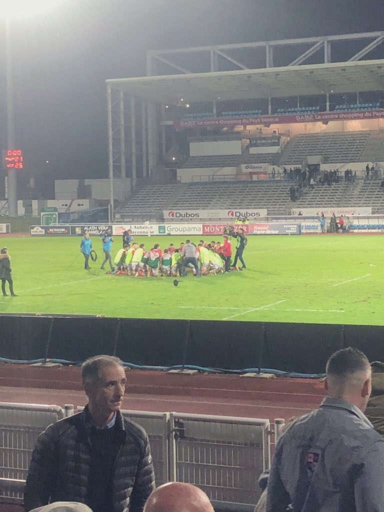 nicolasgreno's tweet photo. Sous les camรฉras de @lachainelequipe, Saint-Jean-de-Luz, menรฉ tout le match, remporte le derby basque face ร Anglet sur le fil grace ร un essai transformรฉ dโOtazo (21-25).
@SO_Paysbasque #AORCSJLO https://t.co/dewhLYkq6S