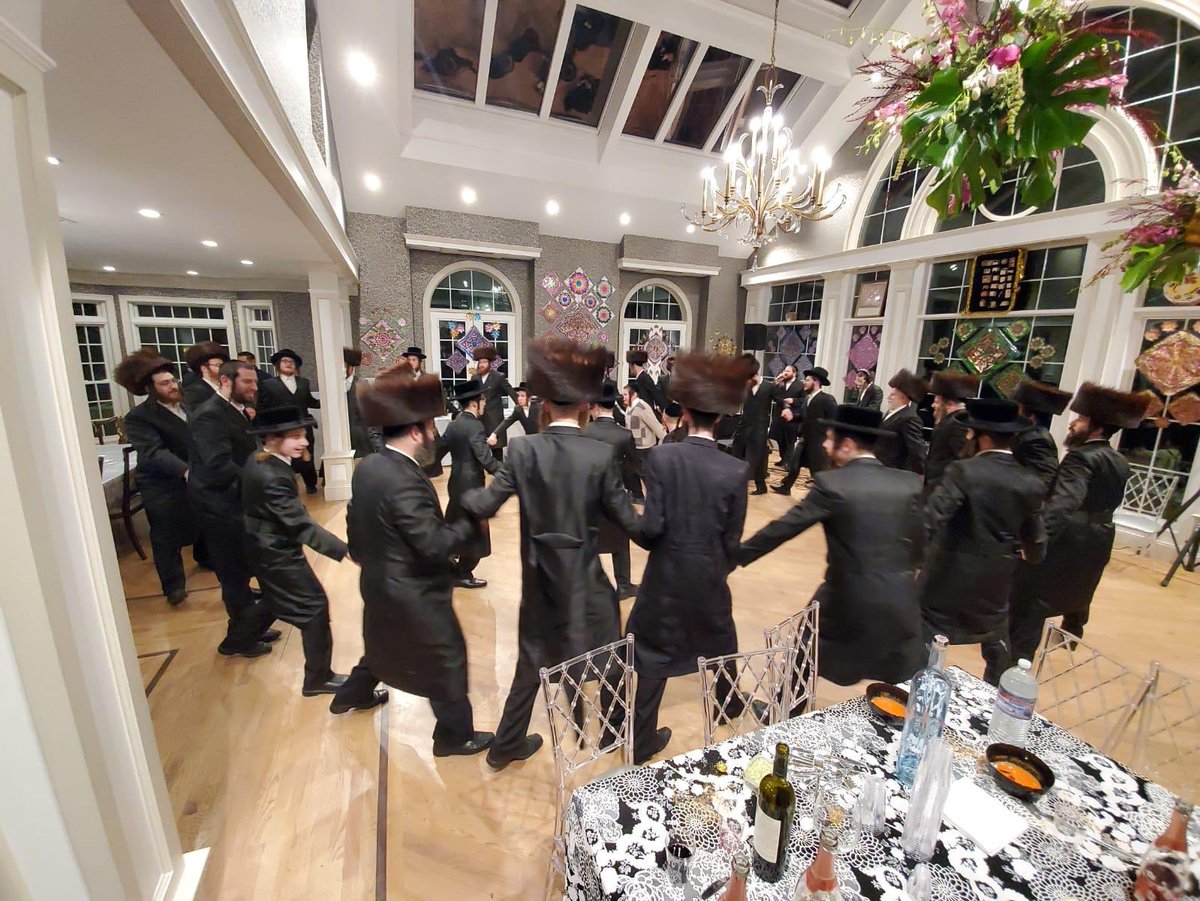 MKStudios's tweet photo. Here’s a glimpse of the Simcha and energy at last nights beautiful Simchas Beis Hashoeiva in KJ with @sheaberko, @Levi_Lesin and Yehuda Green! #MKproduction
Watch: https://t.co/i1f8gRnQMN https://t.co/CaRInI5D71
