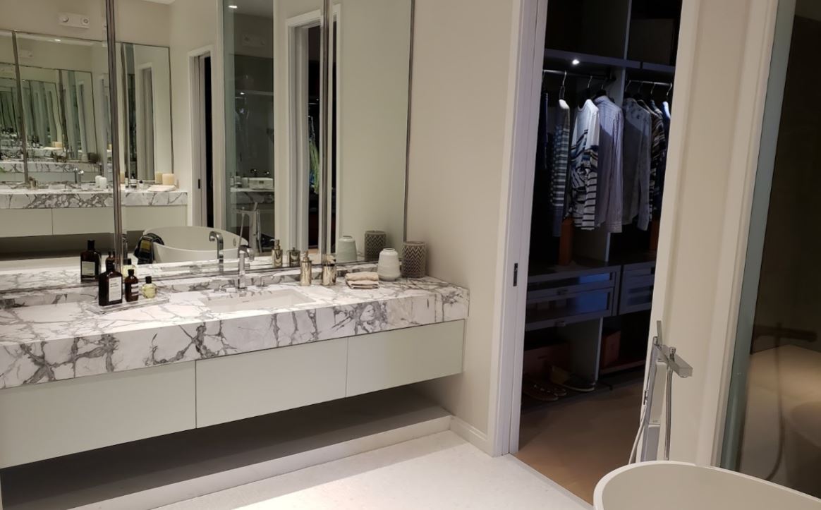PotRentals's tweet photo. Toronto is a city becoming more culturally engaging, more culinarily refined, and more interesting. John’s condo is a perfect example of a blend of elegant design, bold architecture and discreet luxury. Find your weed-friendly accommodation/experience on https://t.co/8rX7kkqhiS https://t.co/NfVArvfKDx