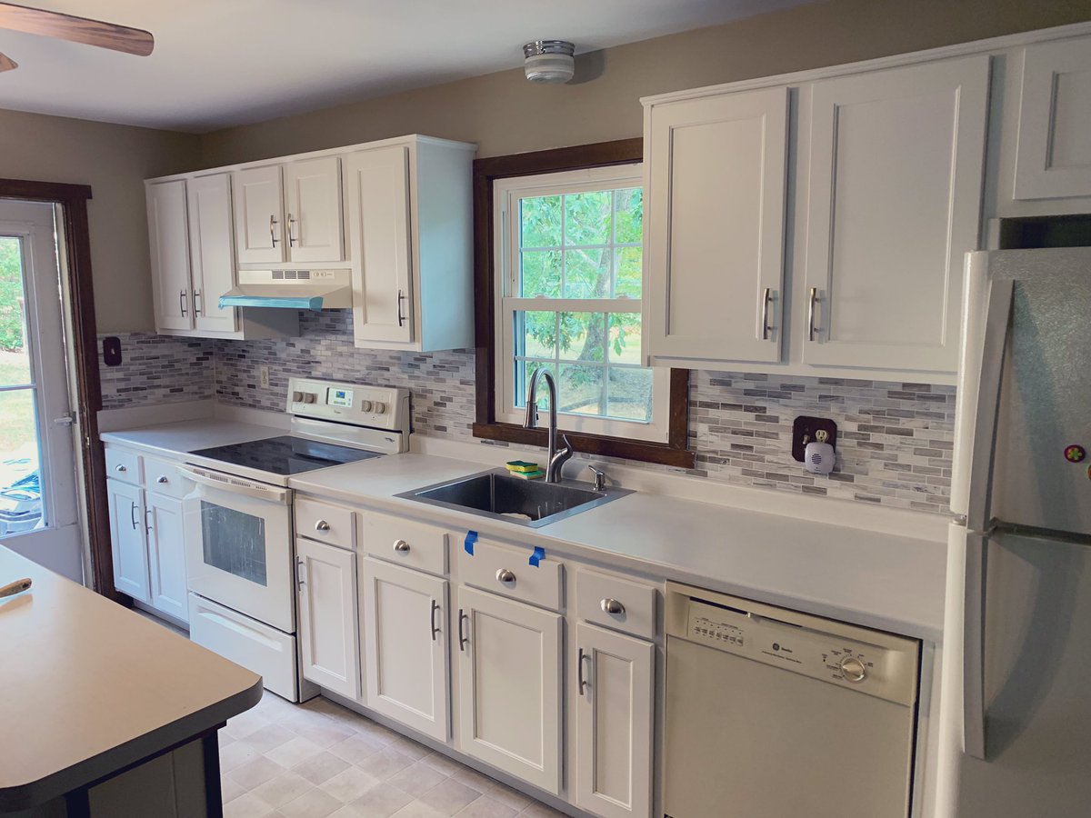 JMHagner's tweet photo. Yo what up Midlothian Va! @HDI_531 #InstallTeam bangs out another kitchen. Great #InHomeDesign and #MakeoverMagic Install! #1 Kitchen Option in Richmond Va! @XConnollyJr @jsh_thd @gloria_terri @THDScottG @THDdiana @StaceyTank #SetDaLead https://t.co/C1KtdCHAt0
