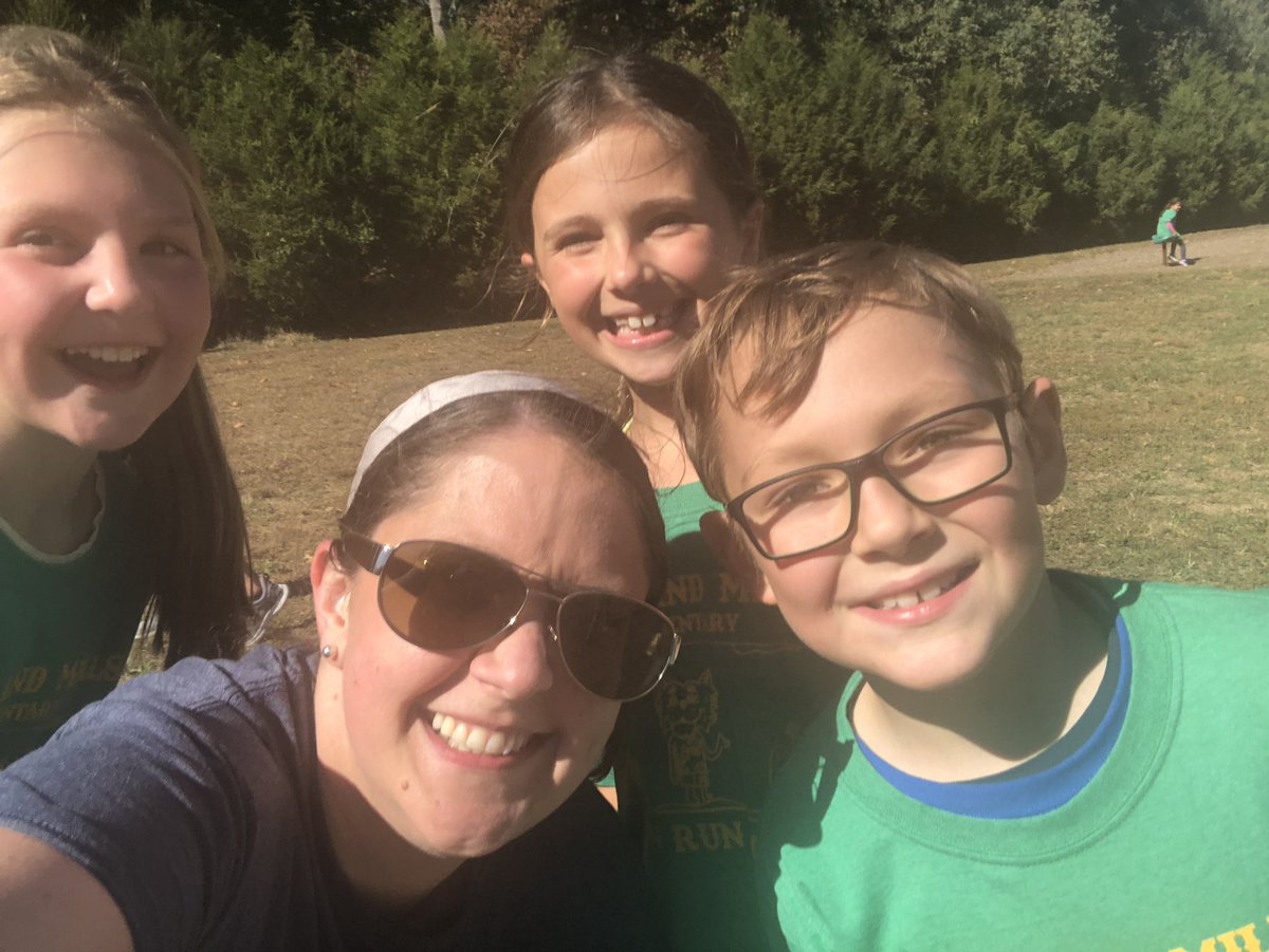 MsLinehanBMES's tweet photo. BoosterThon Fun Run! #TeamBMES #RunWildcatsRun! @kelle_stroud https://t.co/y1rA6iexRK