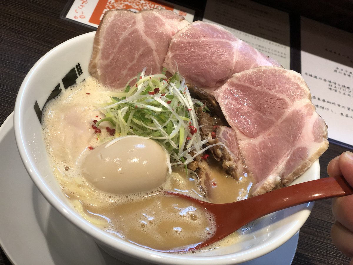 H2Gamemania's tweet photo. 水曜日の一杯。生駒市にあるトリカヂさんへ。

友情コラボ第三弾
RAMEN辻 ❌ トリカヂイッパイ

『RAMEN辻インスパイア白湯らーめん』味玉 &amp; 豚肩ロースチャーシュー増し。

トリカヂさんらしい円やかで優しい味わいの鶏白湯。
美味しゅうございました。(*´꒳`*)

#トリカヂイッパイ
#ramen辻 https://t.co/Tsegs87Hsj