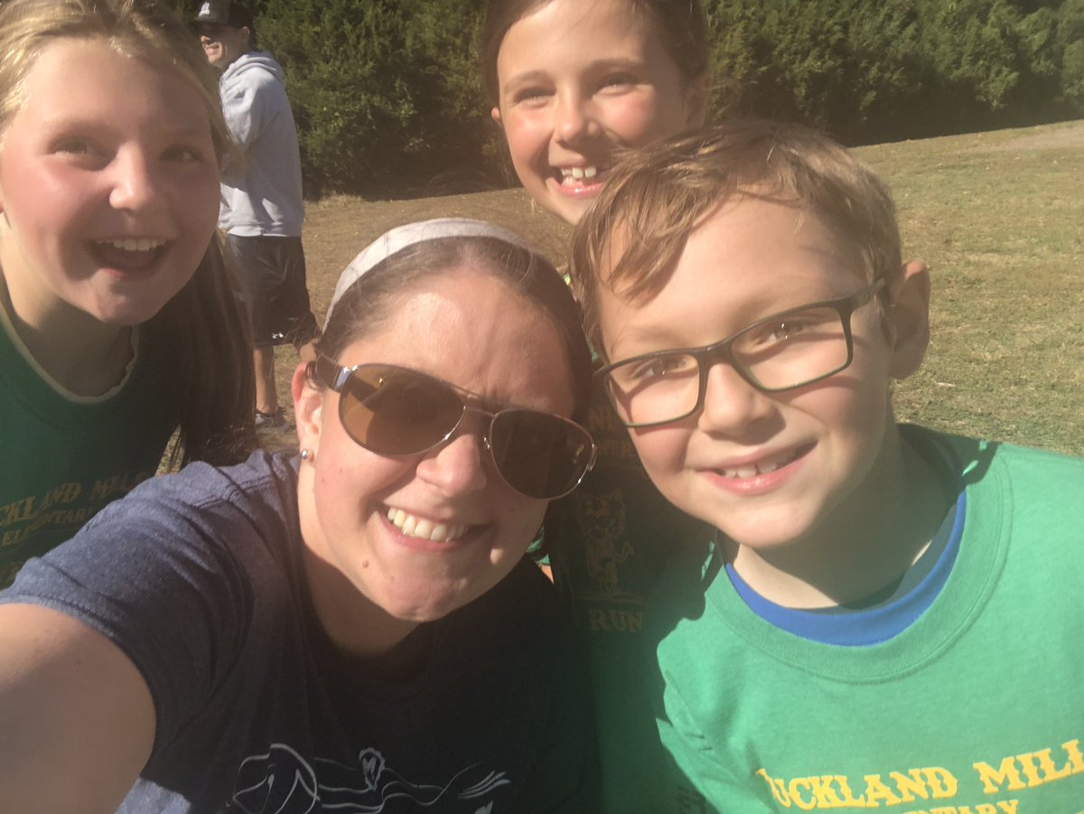 MsLinehanBMES's tweet photo. BoosterThon Fun Run! #TeamBMES #RunWildcatsRun! @kelle_stroud https://t.co/CLJna82sKr