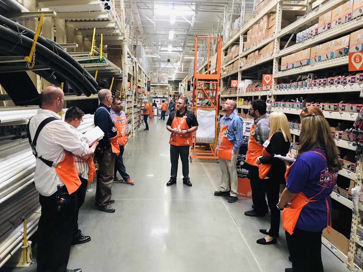 John_Garner0638's tweet photo. We had an amazing Business walk with Fernando, Ruby, Johnny, and Ron. Thank you for bringing Value and mentorship to our Tehachapi store! https://t.co/FiI5jx404s
