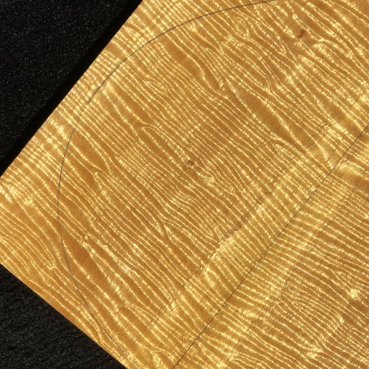LaRoseGuitars's tweet photo. #1 CURLY MOVINGUI!! Amazing Top!! 20.75” x 14.125” x .38” riddled with curl and solid! Tap tone rings!! Rich and Lustrous! 120$ takes it!! These are stunning 🤯🍁Message me!! #wood #woodworking #movingui #figuredwood #insanefigure #curlymovingui #luthier #acoustic https://t.co/hzXlbKE0v5