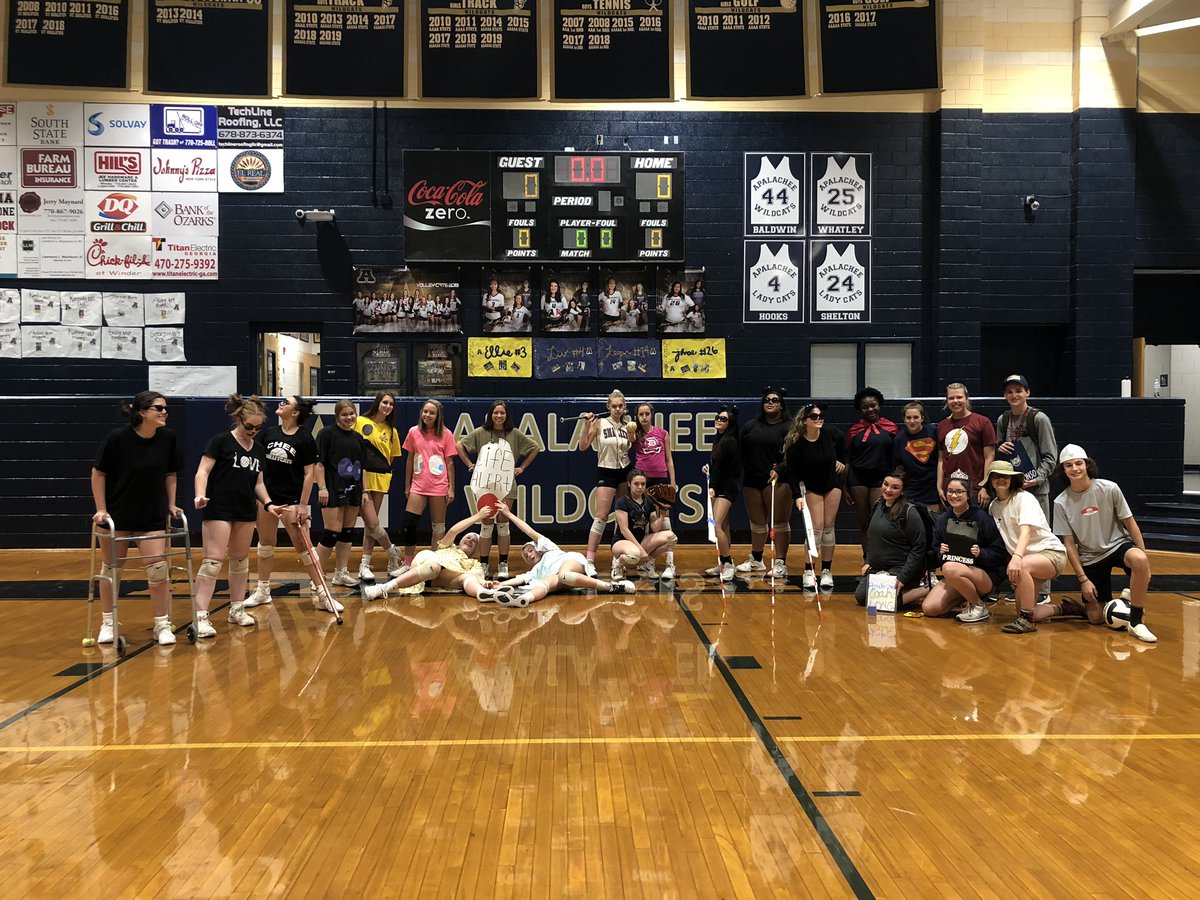 cheevolleyball's tweet photo. Halloween Themed 3-man tournament 🎃 👻 
Shout out to the old lady’s and their life alert for winning the tournament. And to the “coaches” for best costume! https://t.co/omfX5YJKEq