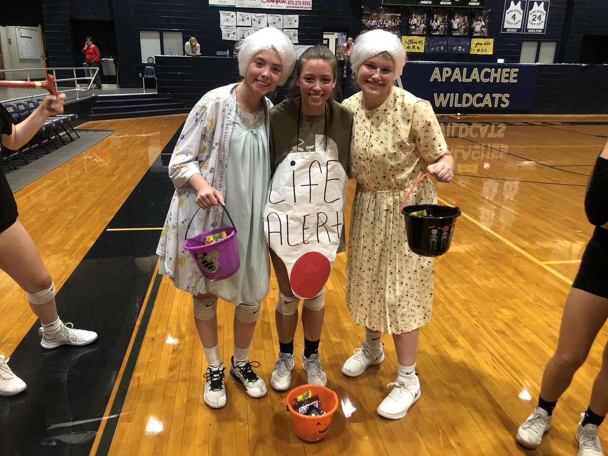 cheevolleyball's tweet photo. Halloween Themed 3-man tournament 🎃 👻 
Shout out to the old lady’s and their life alert for winning the tournament. And to the “coaches” for best costume! https://t.co/omfX5YJKEq