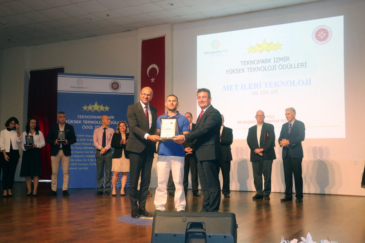 Teknoparkizmir_'s tweet image. Tebrikler👏👏👏👏 #TEKNOPARKİZMİRYÜKSEKTEKNOLOJİÖDÜLLERİ #18Ekim2019 @VestelBeyazEsya @met_automation @iyteedutr