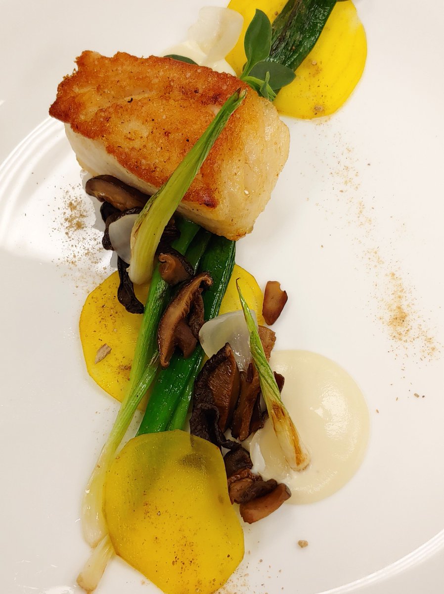 GalleryRest's tweet photo. Savor fresh Sea Bass, Maple Leaf Duck and Beet &amp; Burrata salad among other popular favorites on the new fall menu https://t.co/RypmRPZb1S https://t.co/zpo0QgCOh4