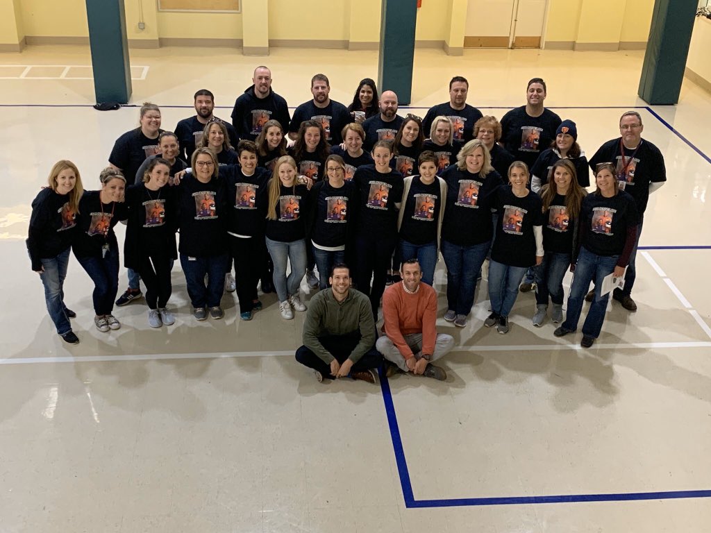 misslwilliams88's tweet image. “Our bosses are out of this world!” Pretty lucky to work with this group of amazing people!#hardingfamily