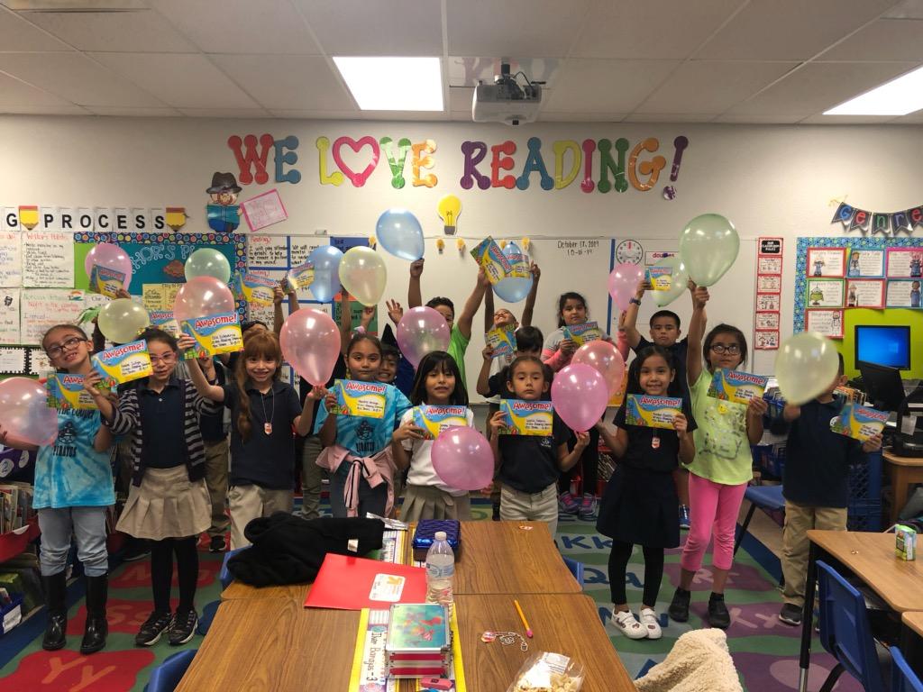 MHerna_MCE's tweet image. Our AMAZING 2nd graders in Mrs. Tomes class celebrating their sustained silent reading goal!! #learningtakesflight  #mceteachersrock👍🏻👏🏻👏🏻👏🏻