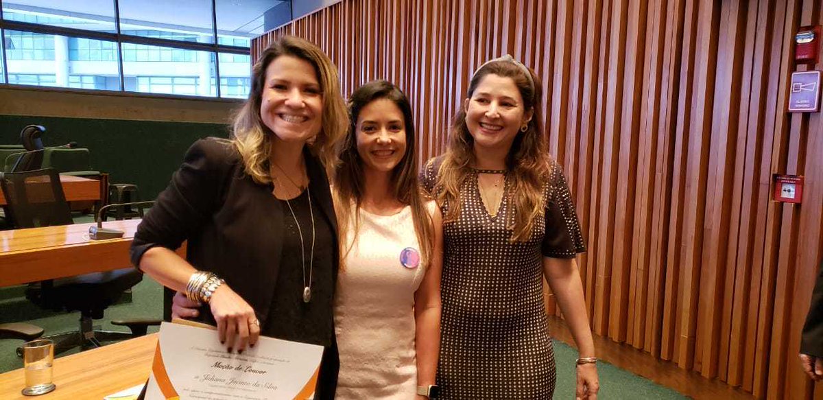 capitalmotoweek's tweet photo. Hoje, no #DiaMundialdaAlimentação, Juliana Jacinto, uma das organizadoras do #BCMW, recebeu uma Menção de Louvor na Câmara Legislativa do DF. Neste ano, arrecadamos mais de 15 toneladas de alimentos, que foram distribuídos para diversas instituições do Distrito Federal. https://t.co/URqkQ17kSU